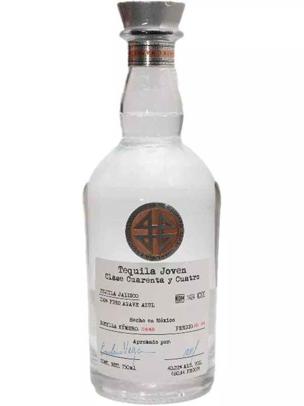 Clase 44 Cuarenta y Cuatro Tequila Joven