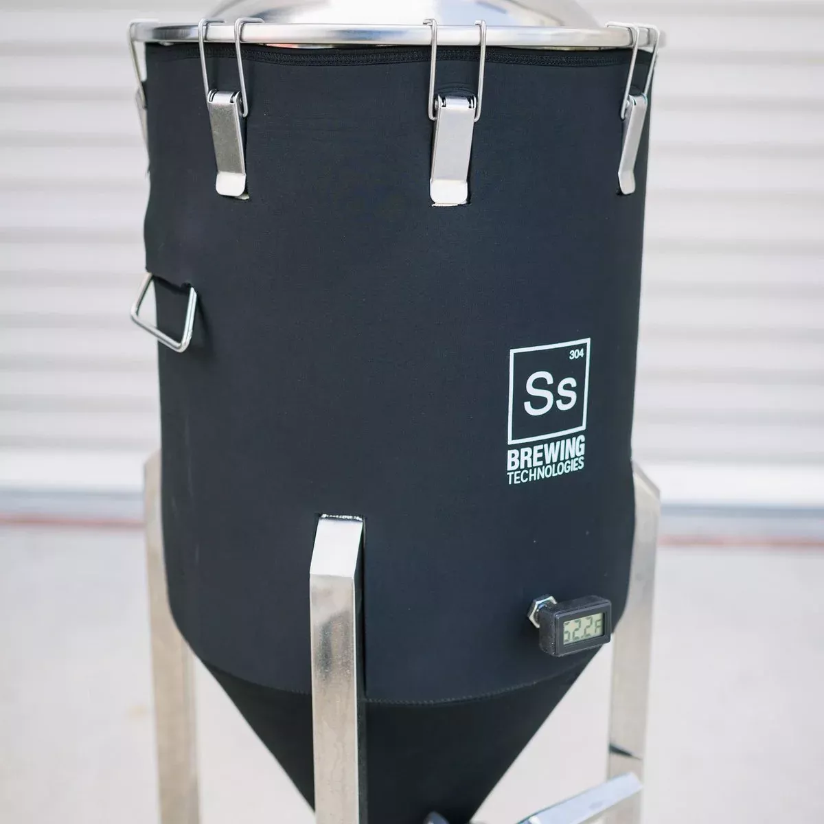 Neoprene Jacket for Ss Brewtech Chronical Fermenter (10 Clamp) - 1 /2 bbl